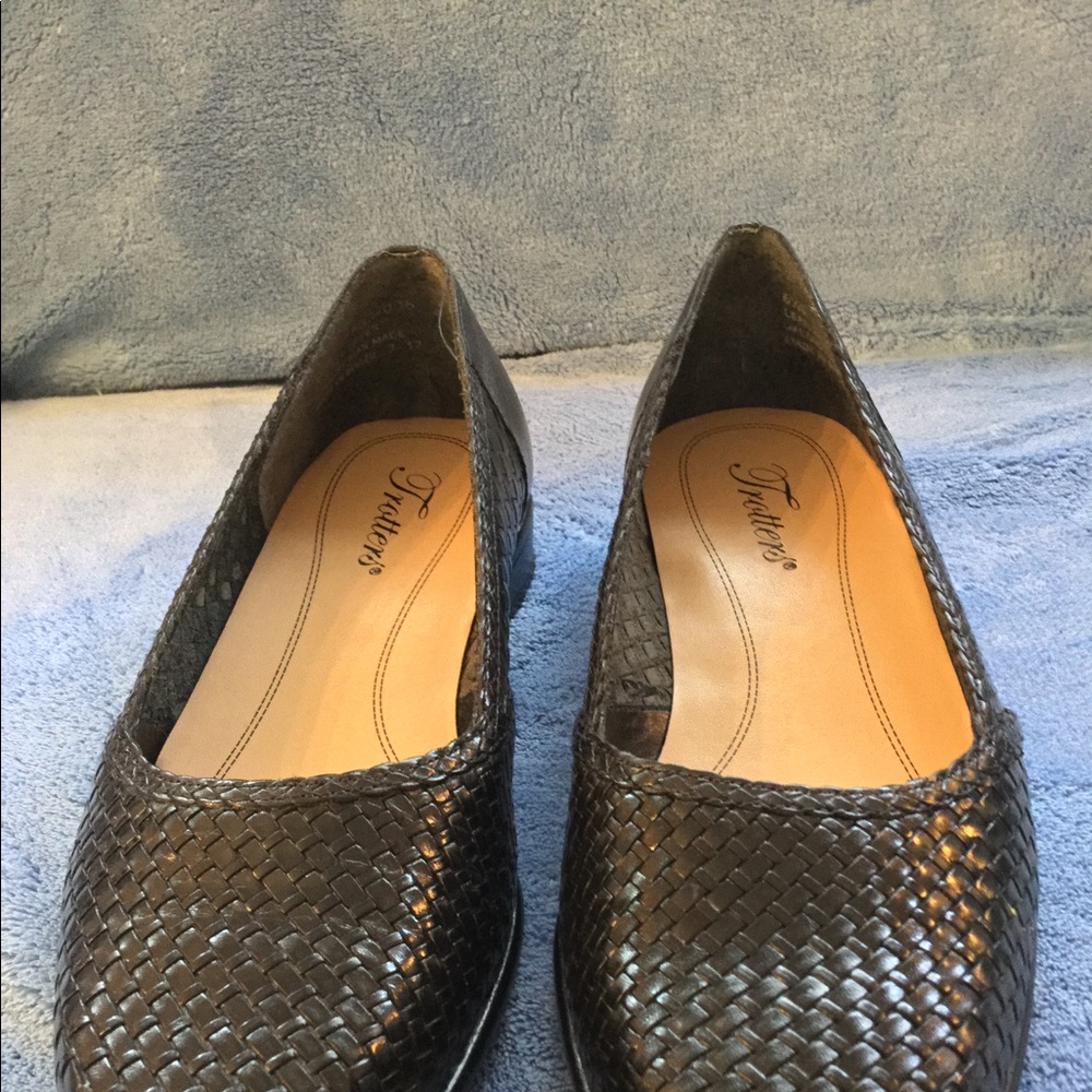 Trotters black leather 6 1/2W leather shoes